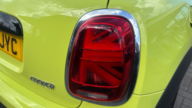 MINI Hatchback 1.5 Cooper Classic Premium 3dr Petrol Hatchback